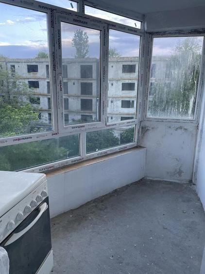 Apartament cu 3 camere decomandat în Exterior Vest