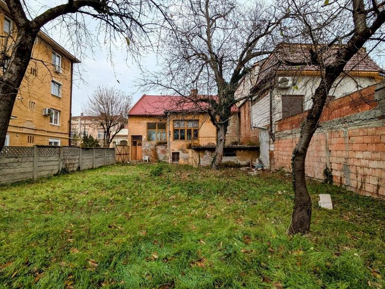 Casă cu 10 camere cu Canalizare în Bălcescu