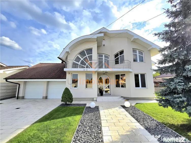 Casă cu 6 camere cu Piscina în Sânmartin
