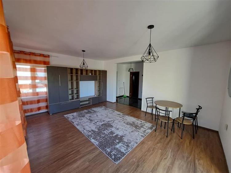 Duplex cu 5 camere cu Canalizare în Andrei Mureșanu