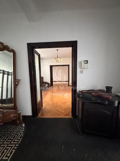 Birou, de 145 mp, în P-ța Romană