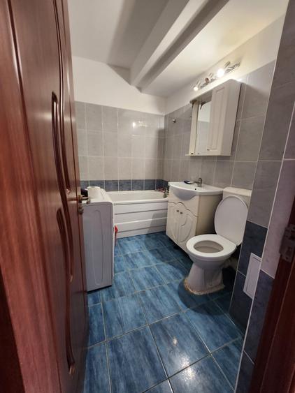 Apartament cu 3 camere semidecomandat, mobilat în Florești