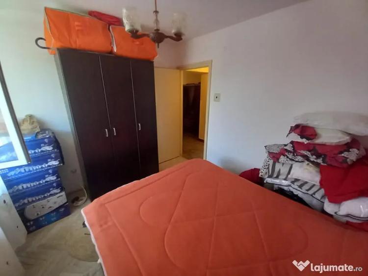Apartament cu 3 camere decomandat în Săsar