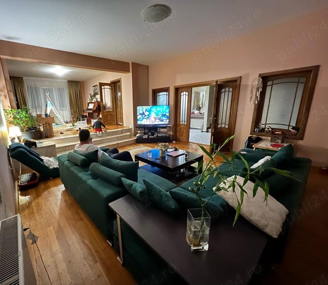 Casă cu 6 camere în Apollo