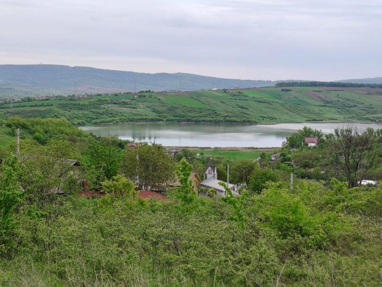 Teren Construcții intravilan de 1800 mp, în Ciurbești