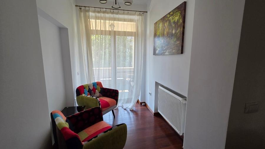 Apartament cu 4 camere decomandat, mobilat în Primăverii