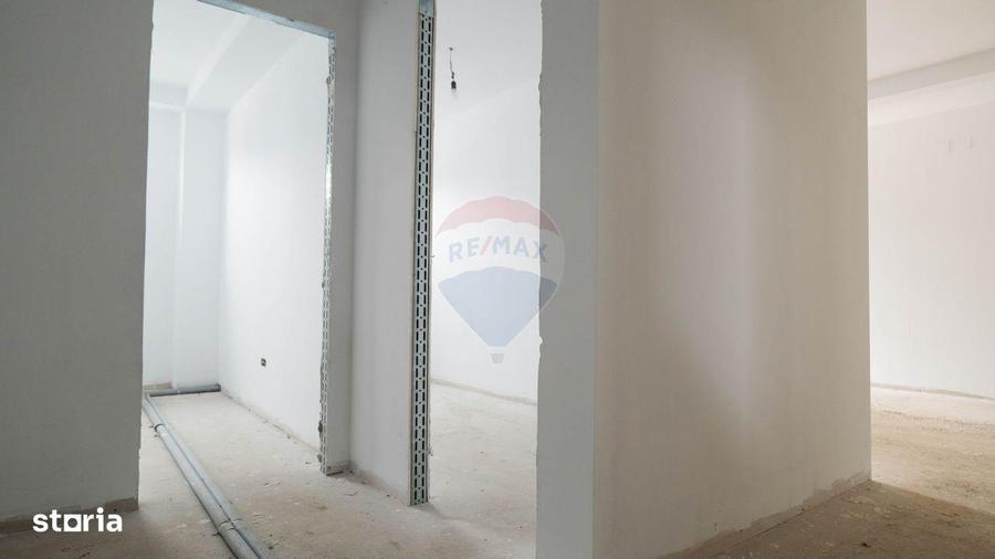 Spațiu comercial, de 1,800 mp, în Central