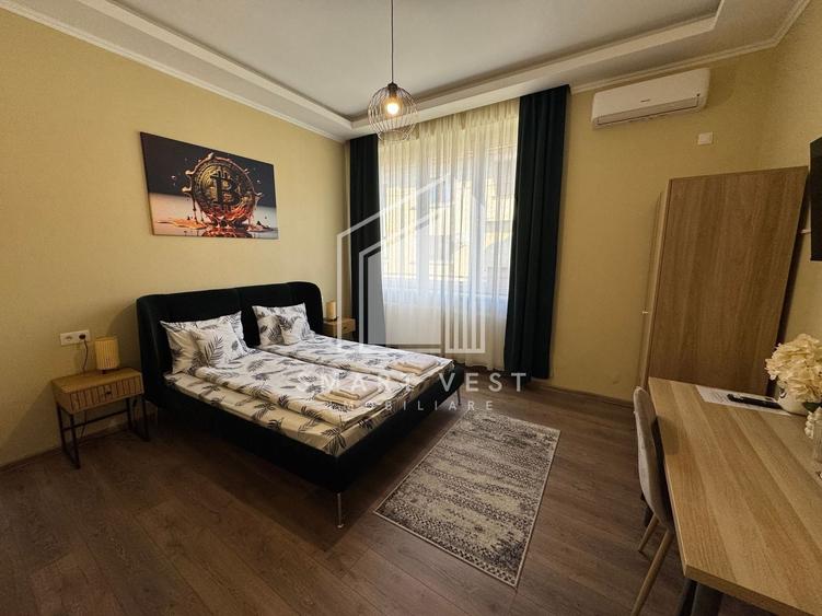Casă individuală cu 8 camere cu Canalizare în Central