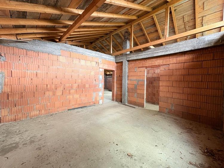 Casă individuală cu 6 camere cu Canalizare în Valu lui Traian