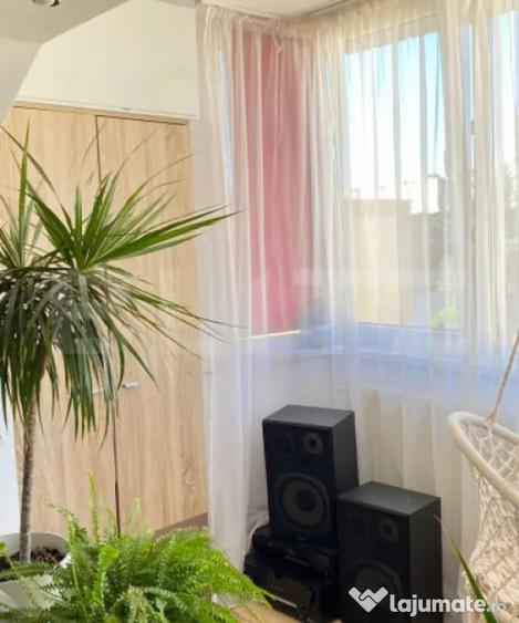 Apartament cu 3 camere decomandat în Tractorul
