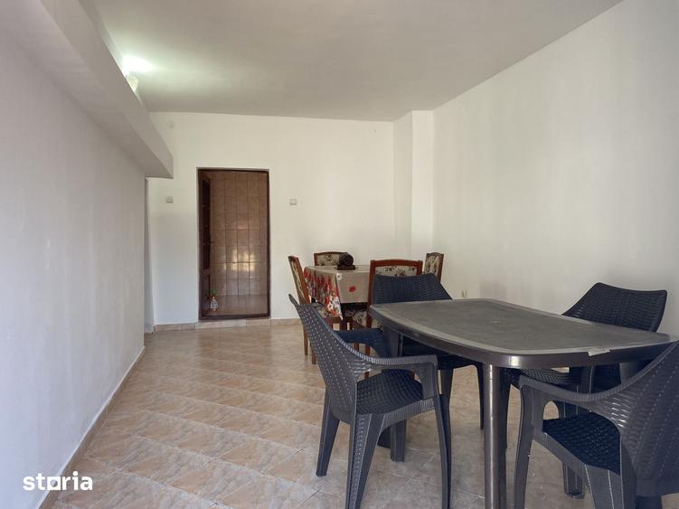 Casă cu 8 camere cu Teren 653 Mp în Răzvad