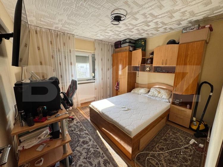 Apartament de 3 camere, decomandat, cartierul 1 Mai - 1