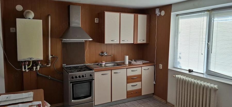 Casă cu 5 camere cu Teren 191 Mp în Central