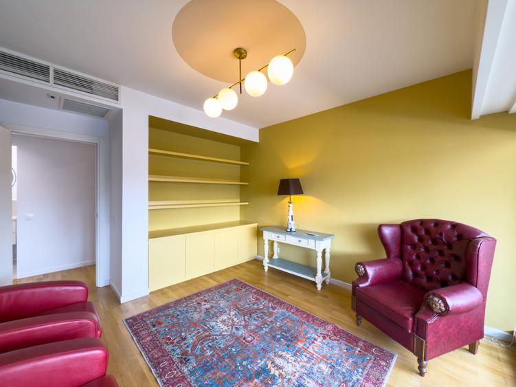 Penthouse cu 3 camere, mobilat în P-ța Victoriei