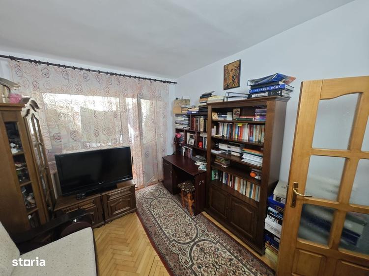 Apartament cu 4 camere decomandat în Central