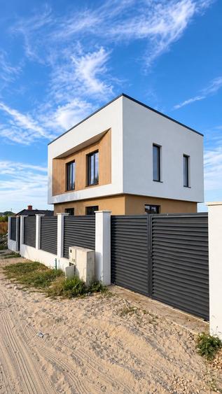 Casă cu 4 camere cu Teren 200 Mp în Exterior Est