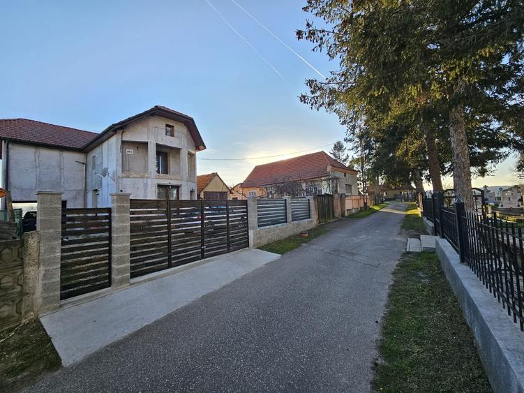 Casă cu 5 camere cu Teren 463 Mp în Hărău