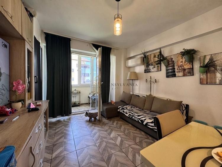 Apartament cu 3 camere semidecomandat în Nord