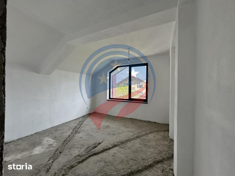 Casă cu 5 camere cu Teren 511 Mp în Malu Mare