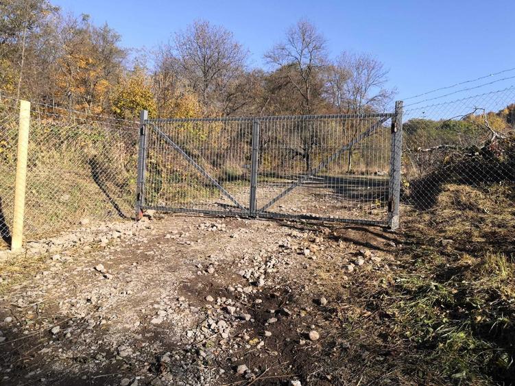 Teren de 7038 mp, în Hărțăgani
