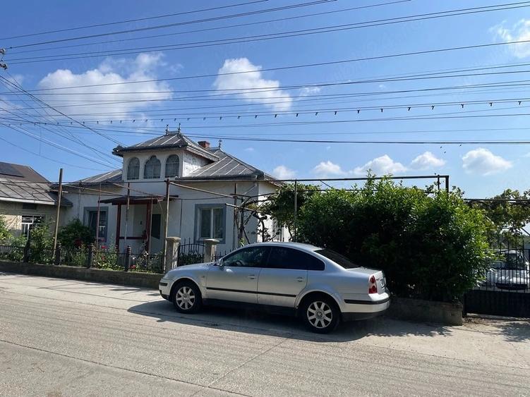 Casă cu Teren 780 Mp în Ipotești