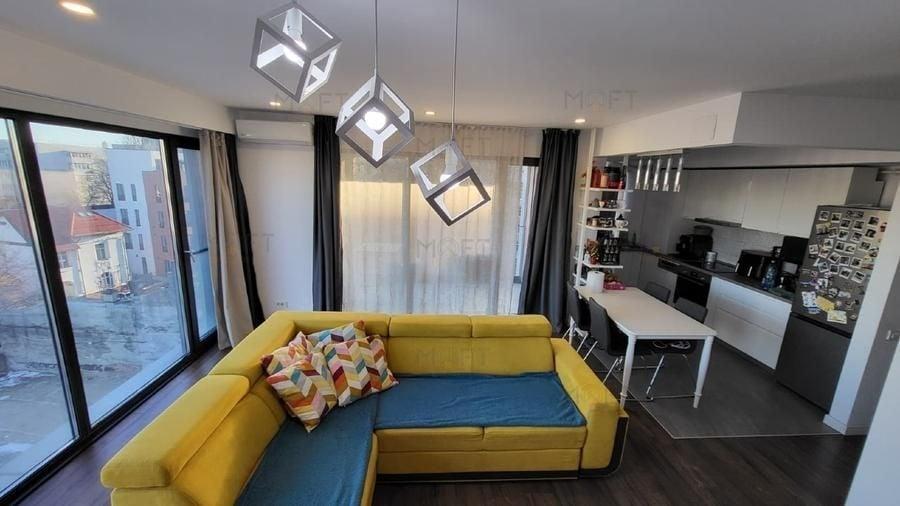 Apartament cu 3 camere decomandat, mobilat în Victoriei