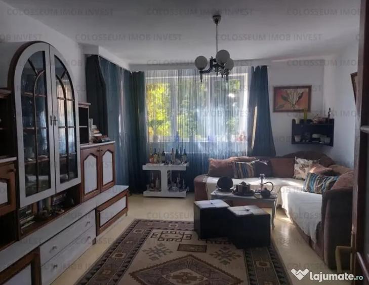 Apartament cu 3 camere decomandat în Centrul Istoric