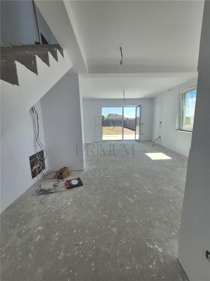 Duplex cu 3 camere cu Teren 330 Mp în Moșnița Nouă