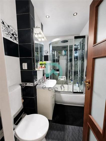 Apartament cu 3 camere decomandat în Calea București