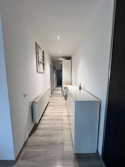 Apartament cu 3 camere semidecomandat în Dumbrăvița