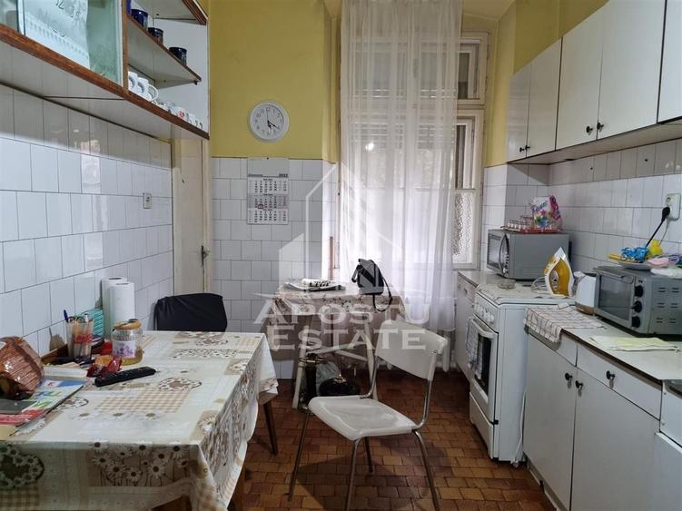 Apartament cu 4 camere nedecomandat, mobilat în Ultracentral
