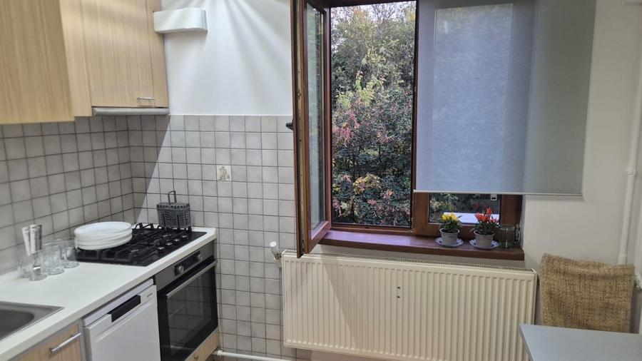 Apartament cu 3 camere decomandat, mobilat în Brâncoveanu