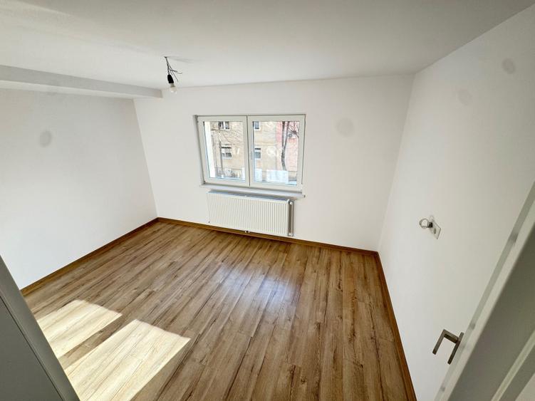 Apartament cu 2 camere decomandat în Micro 16