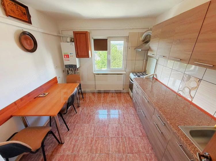 Apartament cu 3 camere decomandat în 1 Mai