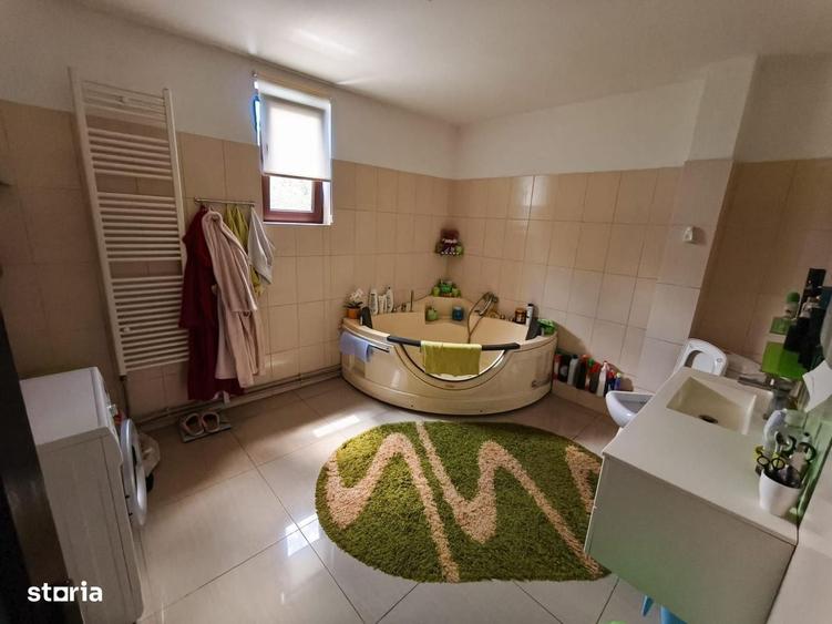 Casă cu 4 camere în Ciolpani