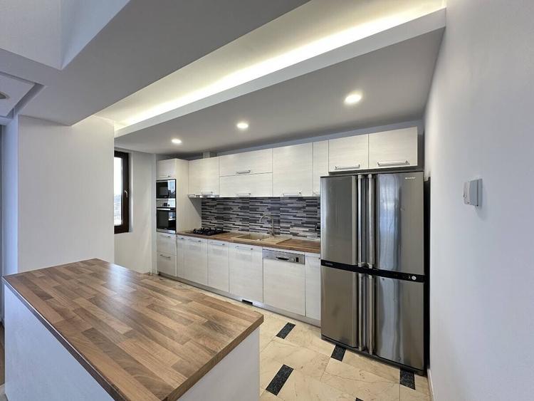 Apartament cu 4 camere, mobilat în Băneasa