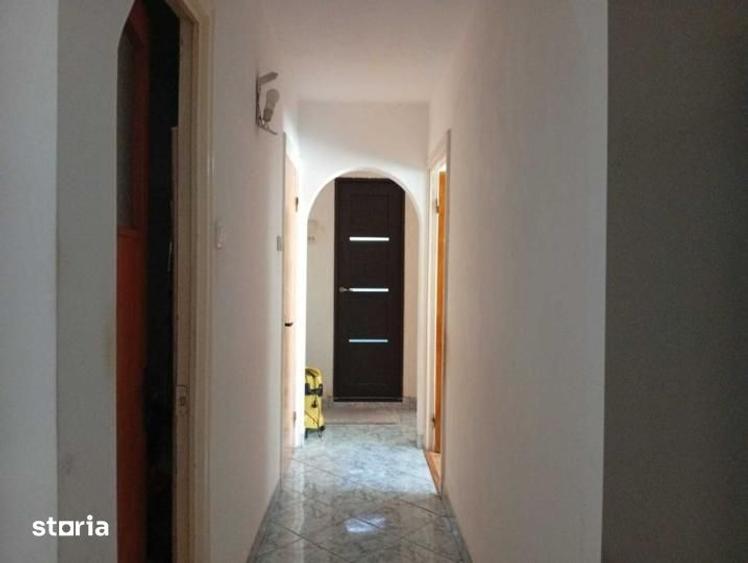 Apartament cu 3 camere decomandat în Ștefan cel Mare