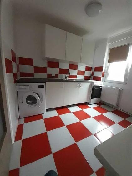 Apartament cu 2 camere semidecomandat, mobilat în Podul de Piatră