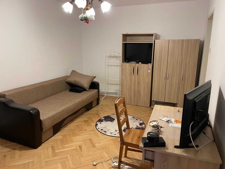 Apartament cu 4 camere decomandat în Lacul Tei