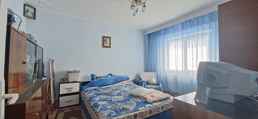 Apartament cu 3 camere decomandat în