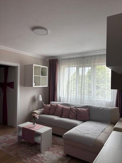 Apartament cu 3 camere decomandat în Șagului