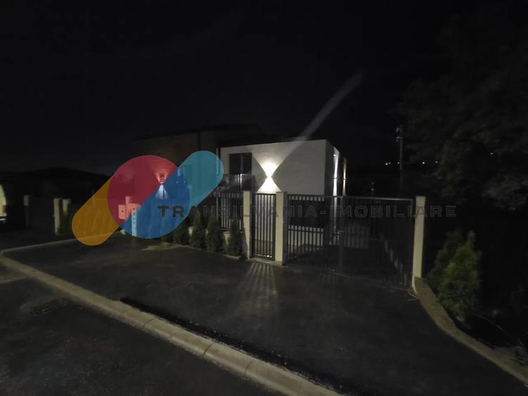 Duplex cu 5 camere cu Canalizare în Dezmir