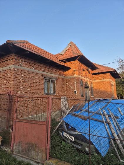 Casă cu 4 camere cu Teren 5108 Mp în Poienari (Poienarii de Muscel)