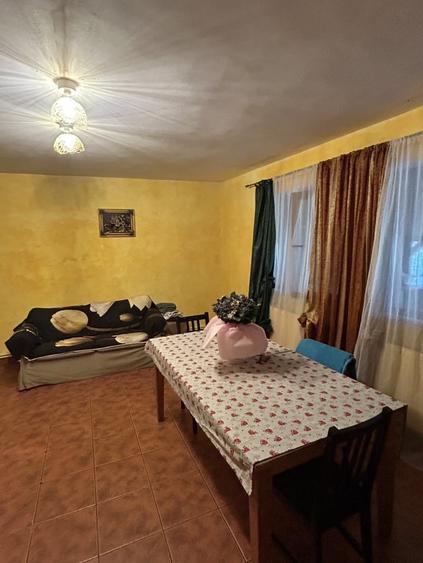 Casă individuală cu 4 camere cu Canalizare în Poiana Țapului