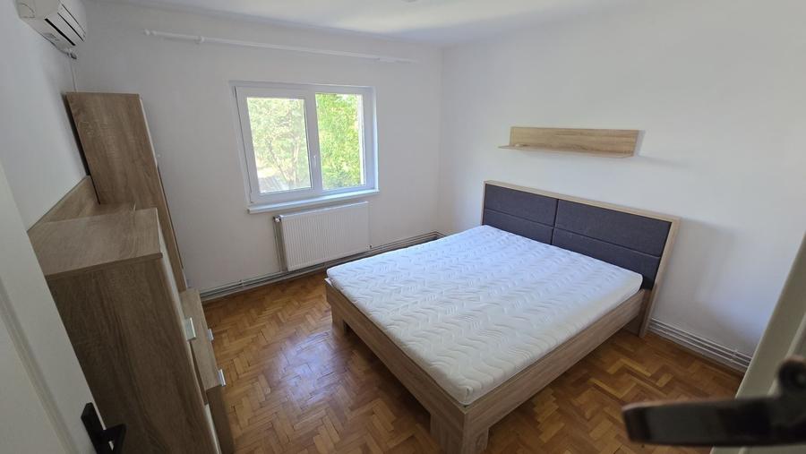 Apartament cu 2 camere decomandat în Girocului