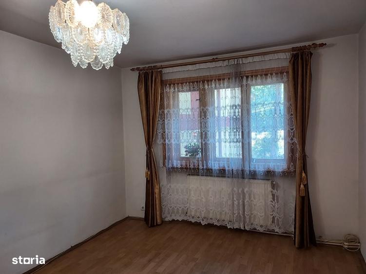 Apartament cu 3 camere semidecomandat în George Enescu