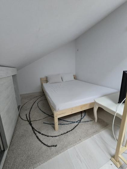 Apartament cu 3 camere decomandat, mobilat în CFR