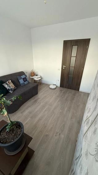 Apartament cu 3 camere decomandat, mobilat în Girocului