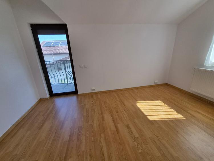 Casă individuală cu 4 camere cu Garaj în Tamași