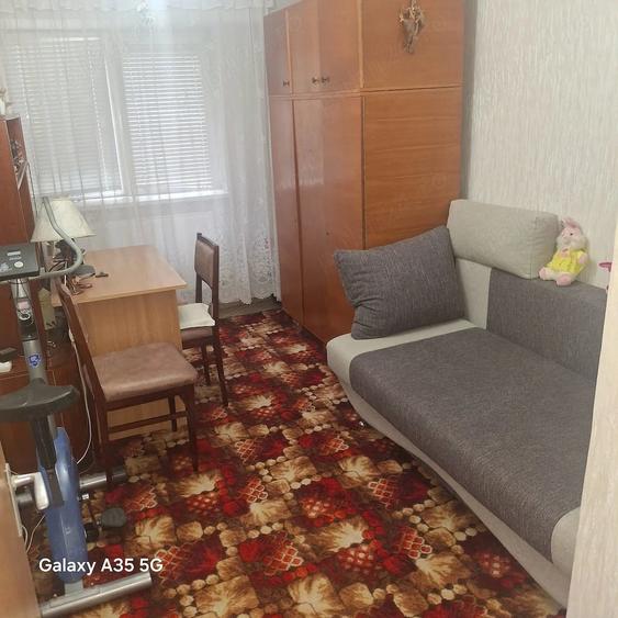 Apartament cu 4 camere decomandat în Central